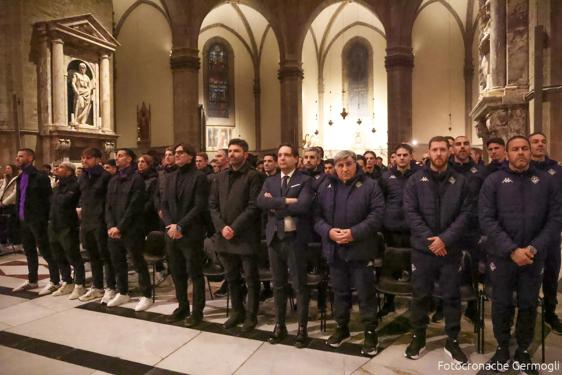 开云下载-佛罗伦萨为离世的俱乐部主席罗科-科米索举行追悼会