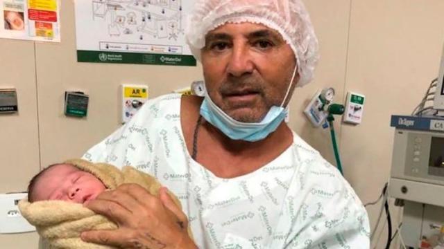 开云体育官网-妻子年轻22岁 阿根廷前主帅桑保利60岁再当爸爸！