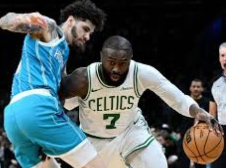 开云体育官网-凯尔特人vs黄蜂：季后赛的硝烟味